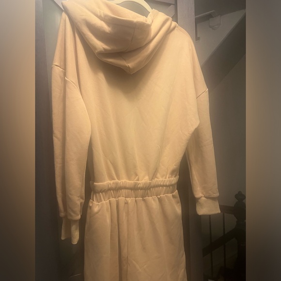 Beige hooded romper - Picture 4 of 6